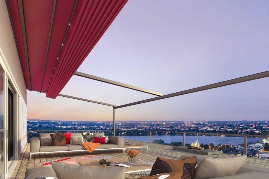 Rote Terrassenstoffüberdachung
