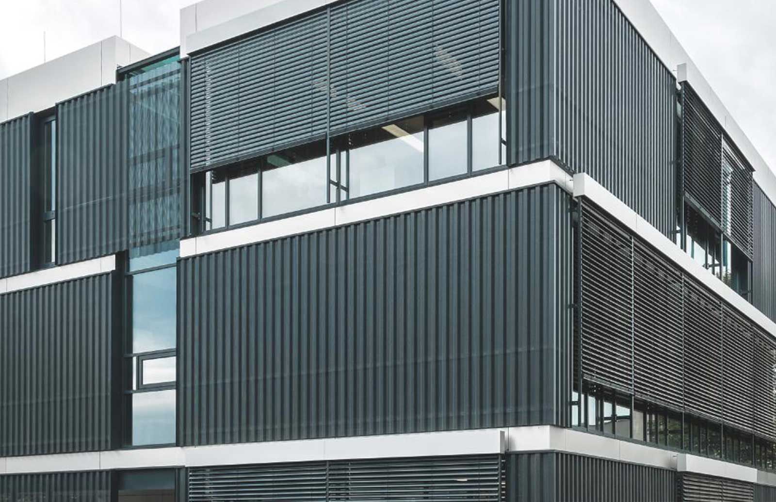 Raffstoren in Bruchsal bei modernem Haus